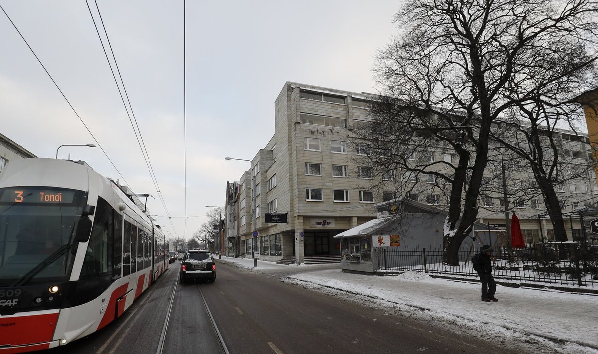Narva mnt 38 hoone neljandal korrusel üürib Eesti islami kogudus endale ruumid.