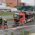 ФОТО И ВИДЕО | На Ярвевана теэ грузовик столкнулся с фургоном