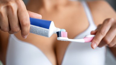 Сексолог раскрыла секрет яркого оргазма — при чем тут чистка зубов