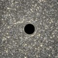 Viiemõõtmeline rõngakujuline must auk võib üldrelatiivsusteooria „kokku jooksutada“