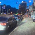 Новая проблема: в Таллинне такси выстраиваются на остановках, водители ночных автобусов проезжают мимо