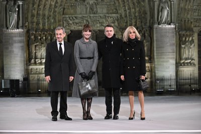 Endine Prantsuse president Nicolas Sarkozy, tema abikaasa Carla Bruni-Sarkozy, president Emmanuel Macron ja esileedi Brigitte Macron.