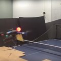 VIDEO: Droon, mis oskab lennata ja... lauatennist mängida