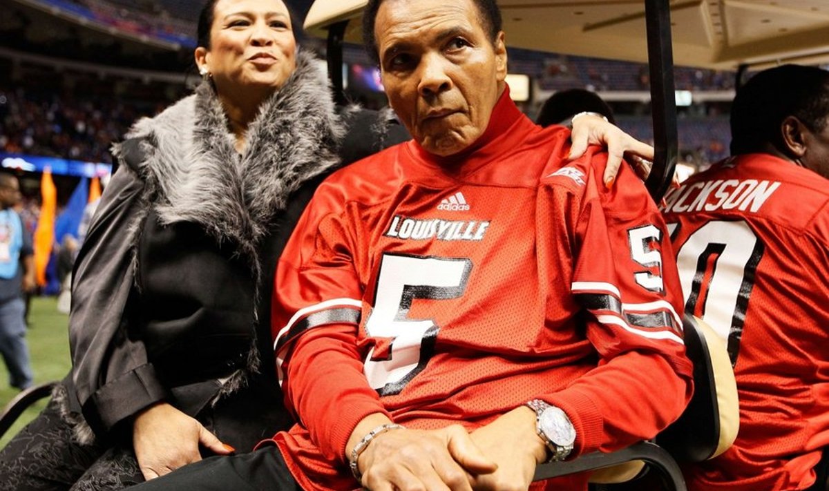 Muhammad Ali käis laupäeval Sugar Bowli mündiviskamistseremooniat läbi viimas.