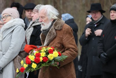 FILMIMEES ja Kihnu Kultuuri Instituudi asutaja Mark Soosaar meenutas Virvet kui kõva kallistajat ja tänas teda sõnadega: „Üksteist hoidma õpetasid sa meid. Tänan sind selle eest! Peatse kohtumiseni seal üleval.”