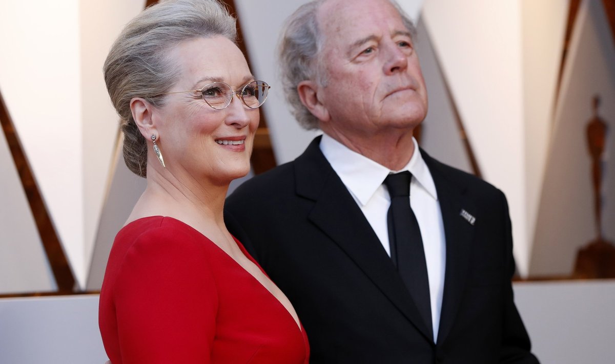 Meryl Streep nüüdseks eksabikaasa Don Gummeriga punasel vaibal. 