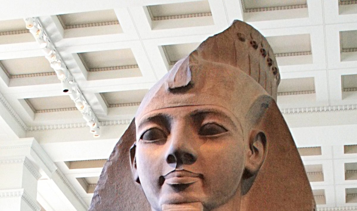 Ramses II kujutav skulptuur.