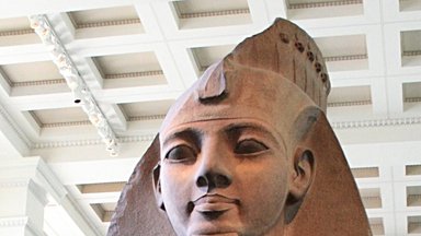 FOTO | Egiptuses on välja kaevatud osa aegade suurima vaarao hiiglaslikust kujust