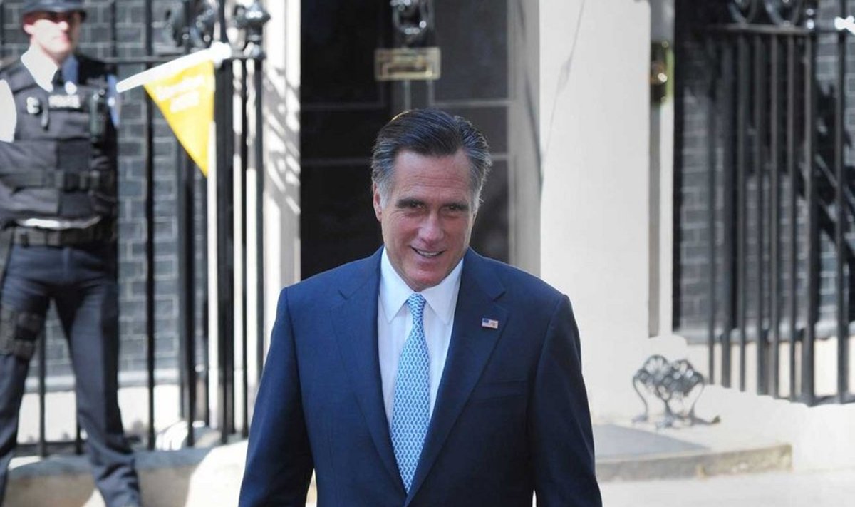 Romney üleeile Briti peaministri residentsi ees (Foto: AFP/Scanpix )