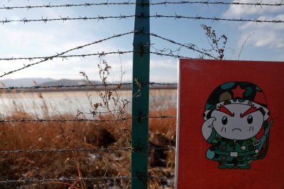 Joonistatud sõdur Hiina ja Põhja-Korea piirialal Hiina poole Hunchunis.