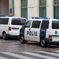 Helsingis lasti maha 25-aastane mees, arvatav tulistaja tegi politsei eest põgenedes avarii mitme teise autoga