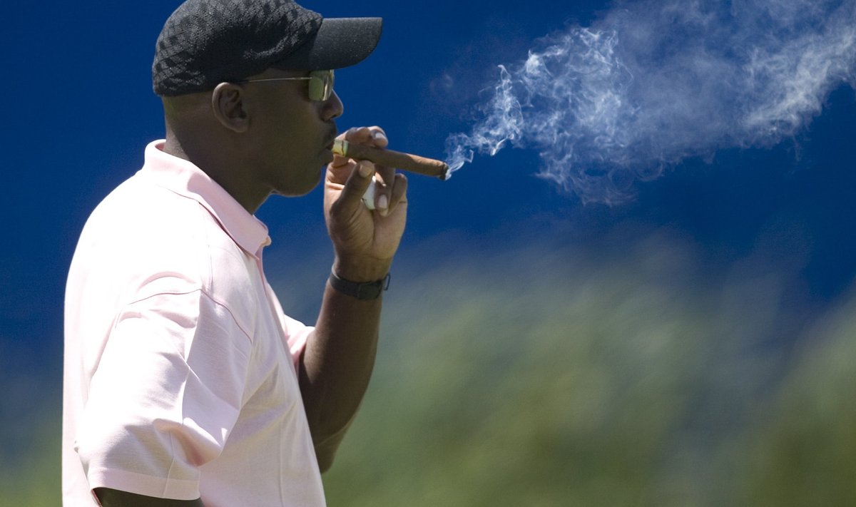 Michael Jordan võib muretult sigarit popsida, sest on ajaloo rikkaim sportlane.