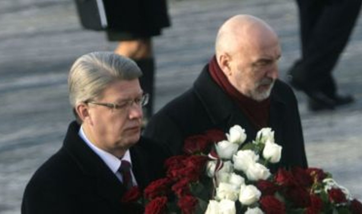 Läti riigipea Valdis Zatlers ja peaminister Ivars Godmanis iseseisvuspäeval