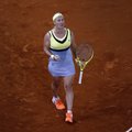 Kuznetsova tõi Bouchardi maa peale tagasi nii palliplatsil kui Šarapova-teemal