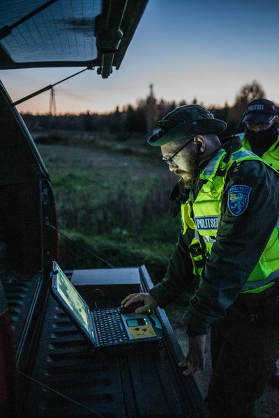 Drooni juhtimine käib läbi sülearvuti ning droonile annab signaali eraldiseisev antenn.