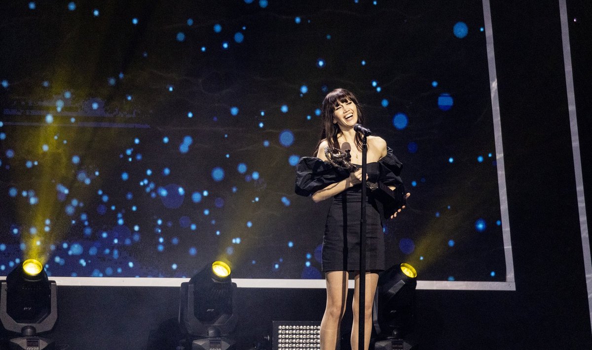 OOTAMATULT EDUKAS: Anna Kaneelina võitis Eesti Muusikaauhindade jagamisel aasta albumi, naisartisti, debüütalbumi ja alternatiiv-/indie-albumi kategooria.