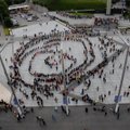 ФОТО И ВИДЕО DELFI: Танцевальные коллективы и Иво Линна собрались на площади Вабадузе на стихийное выступление