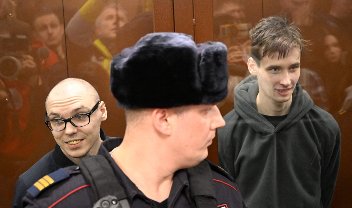 Артем Камардин и Егор Штовба в зале суда 28 декабря 2023 года