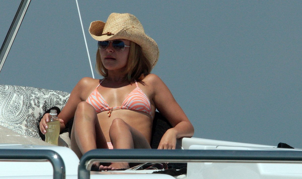 American actress Hayden Panettiere spends a sunny afternoon with some friends aboard luxury yacht Pure One off Juan-les-Pins, southern France on May 19, 2009, during the 62nd Cannes Film Festival. Photo: Aslan/Bertolin/PapixsCode: 4087/200905116  COPYRIGHT STELLA PICTURES