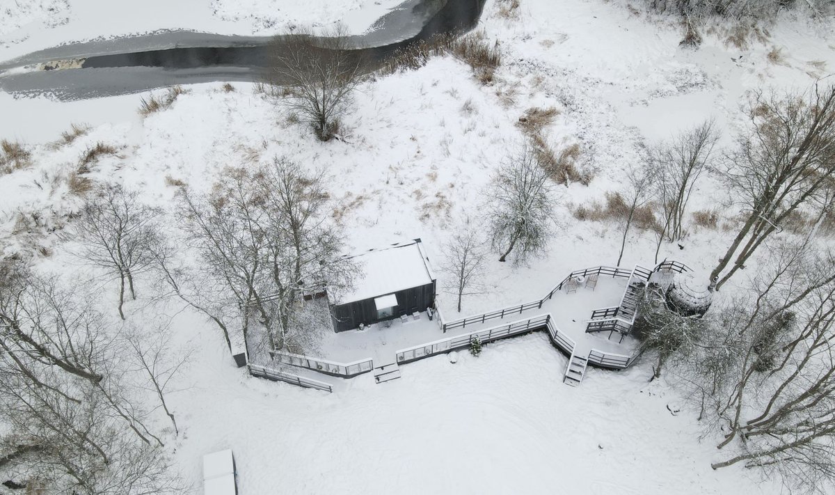 Kanaküla jõe kaldal olev puhkemaja, mille Keskkonnaamet likvideerib,