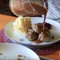 KIIRE LÕUNASÖÖGI SOOVITUS: Rootsipärane lihapallikaste kartulipüreega