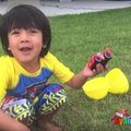 Kuueaastane YouTube'i-täht teenib miljoneid, arvustades mänguasju
