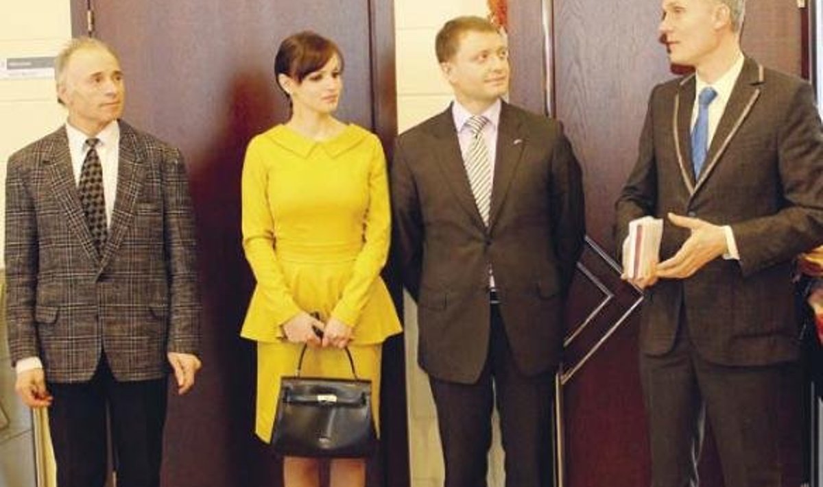Pildil (paremalt) Heiki Hepner, Victor Guzun ja tema abikaasa Viorika ning tõlk Vlad Floare. Foto: Jaanus Kõrv