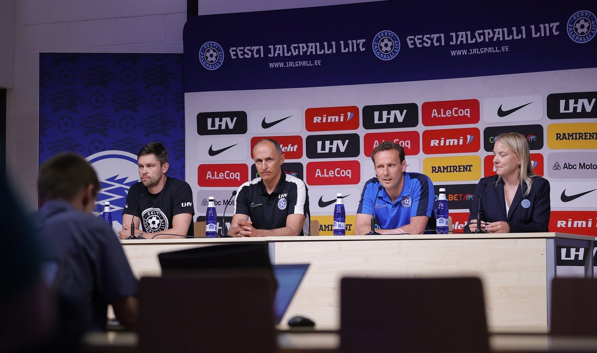 Eesti rahvusmeeskonna pressikonverents, kus oli kaks peatreenerit ja koondisekarjääri lõpetav Konstantin Vassiljev.