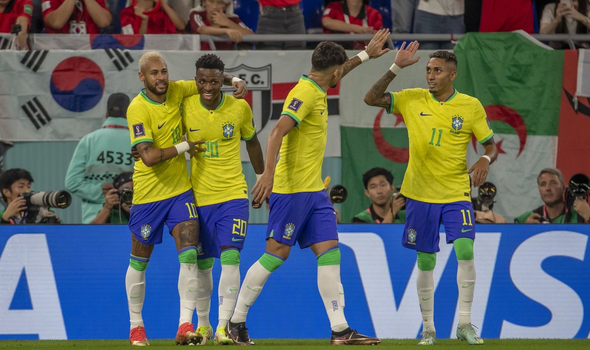 Brasiilia tähistamas Lõuna-Koreale löödud väravat.
