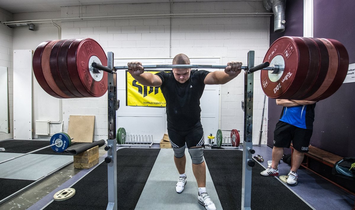 Mart Seim on treeningul kükkinud 370 kiloga. Euroopa rekord on vaid 20 kilo enam.