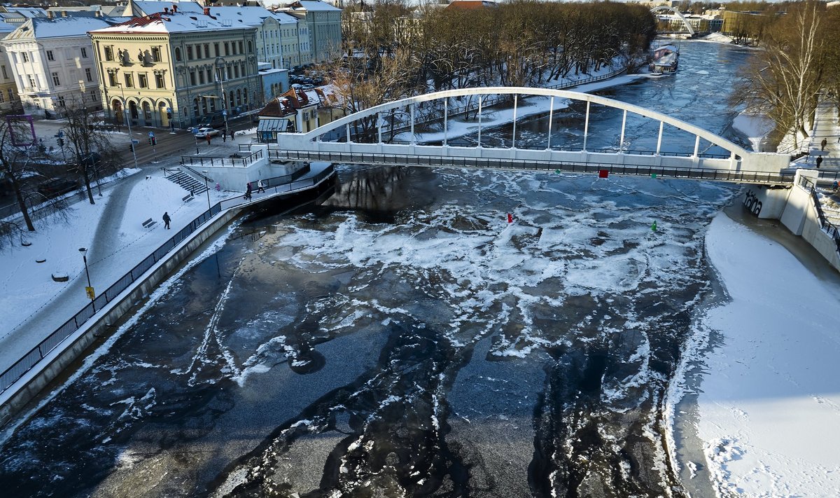 Уровень воды в Эмайыги с дрона.