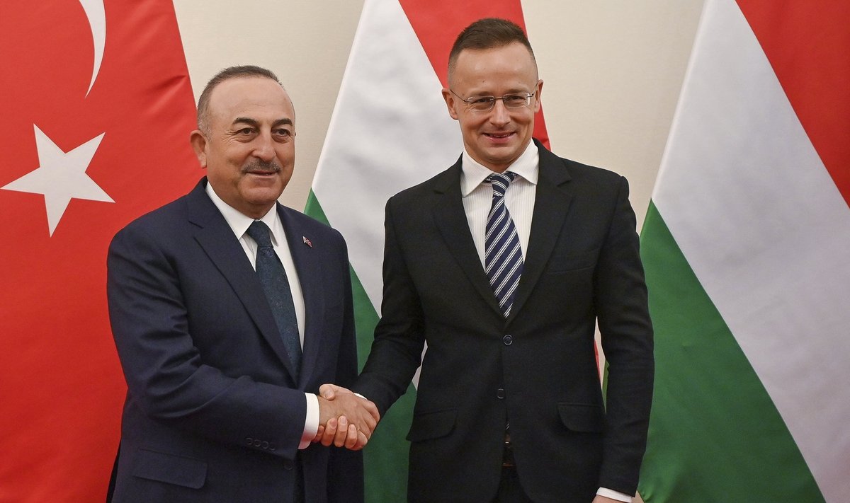 Türgi välisminister Mevlut Cavusoglu ja tema Ungari kolleeg Peter Szijjarto Budapestis
