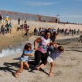 VIDEO | Mehhiko saadab maalt välja ligi 500 jõuga USA-sse tungida püüdnud migranti