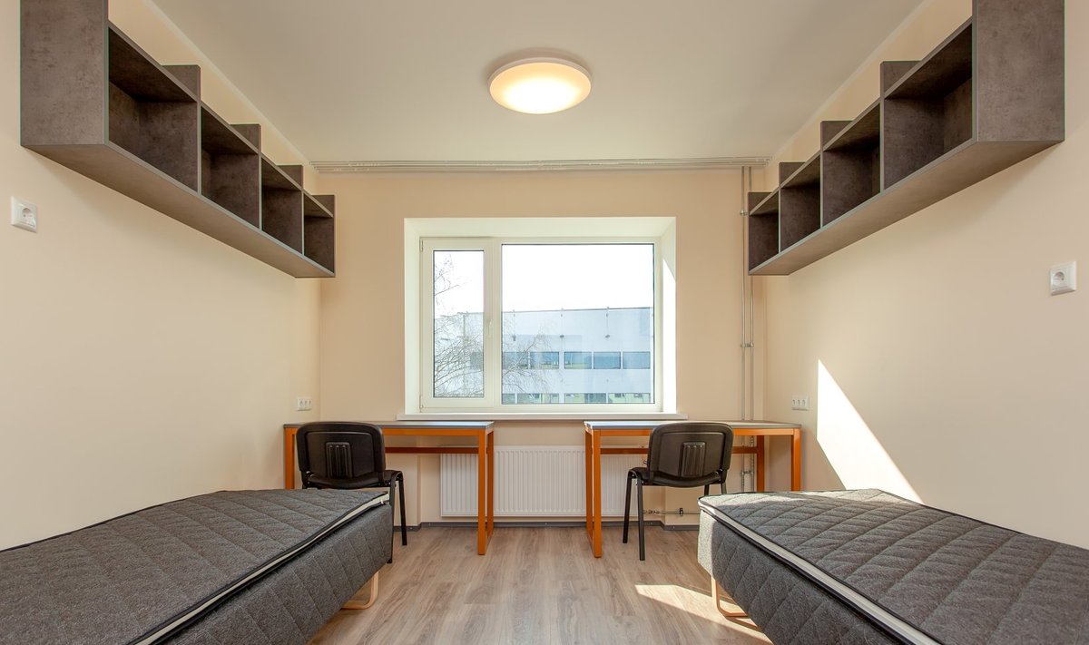 Narva mnt 89 ühiselamu kahekohaline renoveeritud tuba maksab 80 eurot kuus, millele lisanduvad kommunaalmaksed