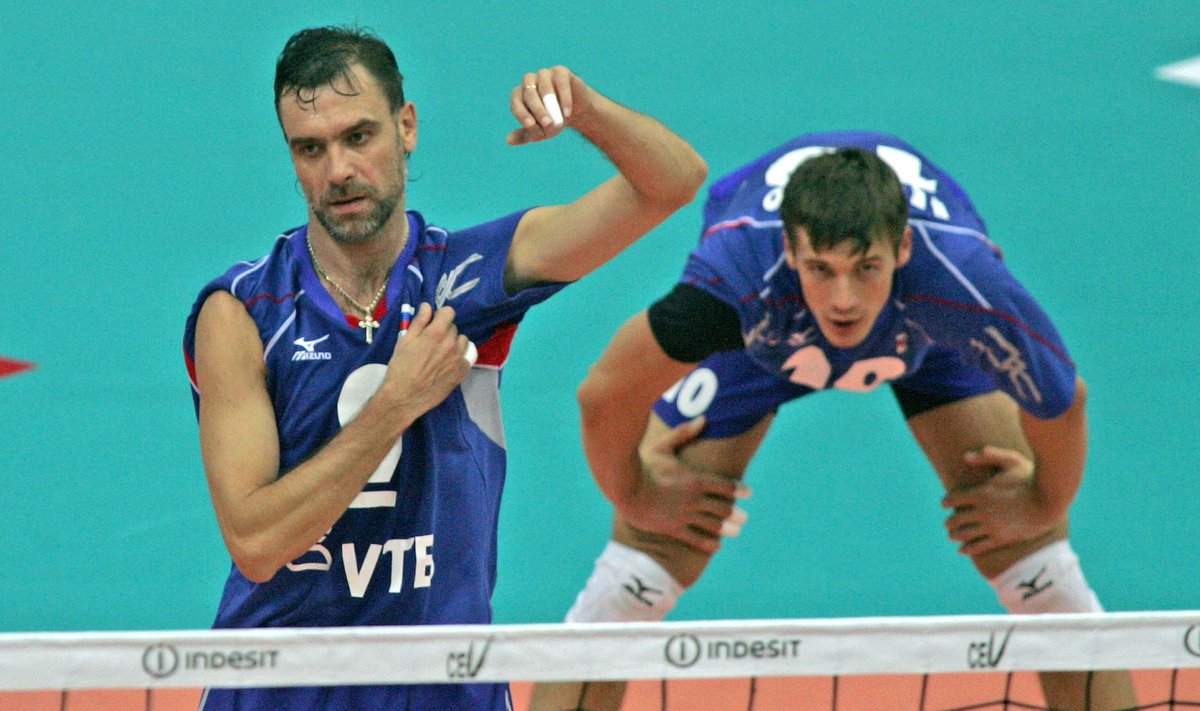 Вадим Хамутцких (слева) и Юрий Бережко в матче сборной России