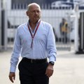 McLarenit pea 30 aastat juhtinud Ron Dennis sunniti lahkuma