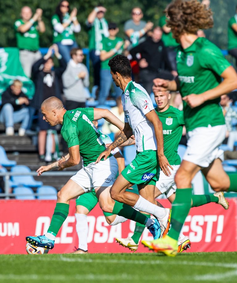 FC Flora (rohelises) ja FCI Levadia (valges) vorm on viimasel ajal kõikunud.