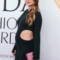 Seksikas beebiootus? Näitlejatar Olivia Wilde näitas punasel vaibal paljastusi pelgamata oma kasvavat kõhukest