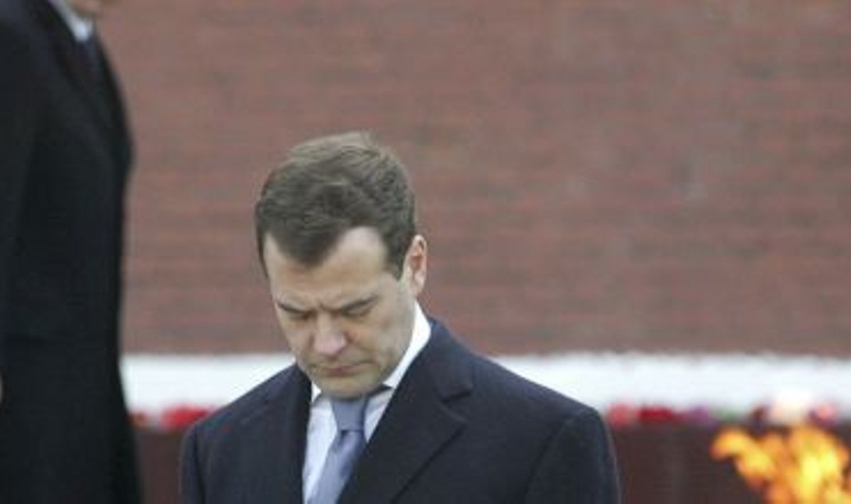Medvedev ja Putin Kremli igavese tule ääres