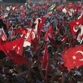 Десятки тысяч вышли на акцию против Эрдогана в Стамбуле