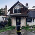FOTOD | Haapsalus põles elumaja, hoones maganud noormehed ärkasid eterniidi praksumise peale