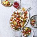 Tomatisalati suureks timmimine – maitse ja aroomi mõjutajaks on vaarikaäädikaga kaste