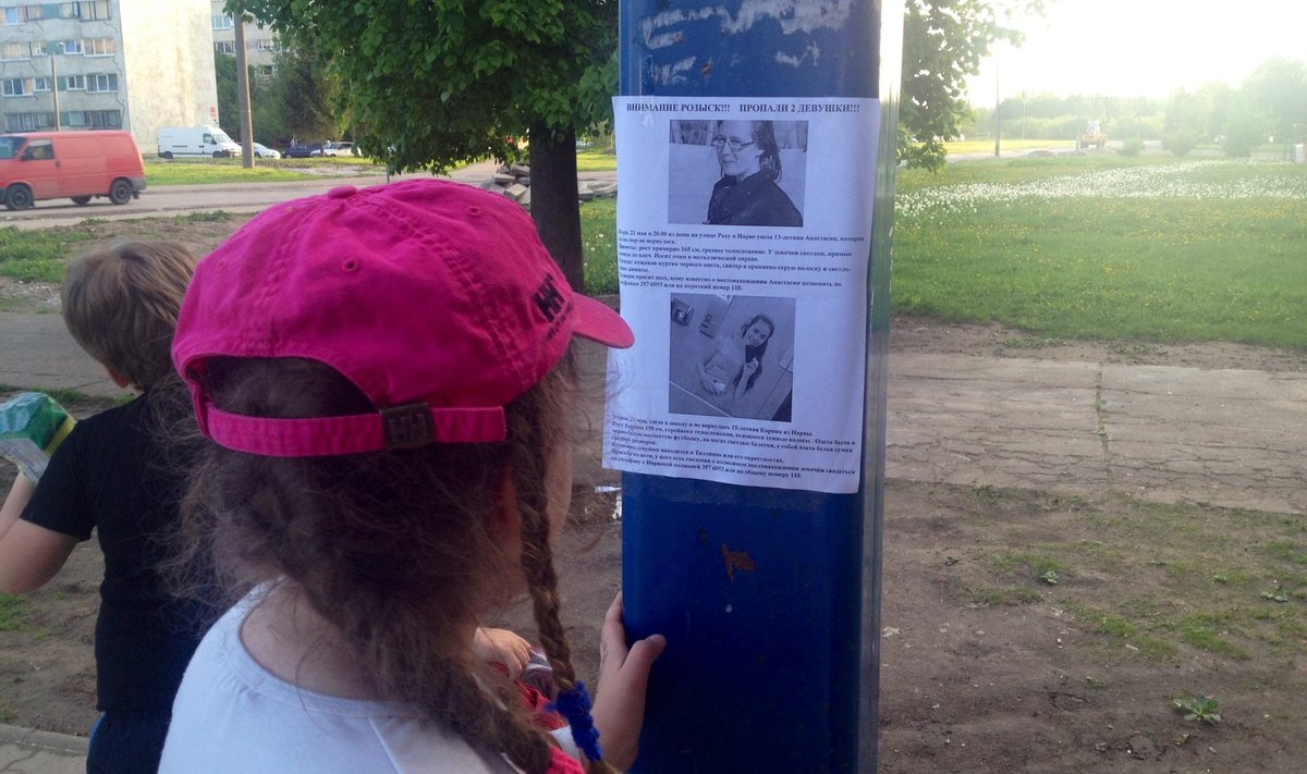 Narvas on üles pandud kuulutused, milles kirjeldatakse teadmata kadunud Anastassiat.