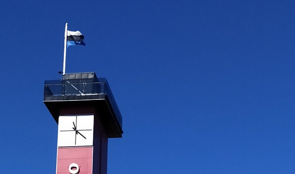 Astri keskuse kellatornis heisati Eesti lipp valet pidi