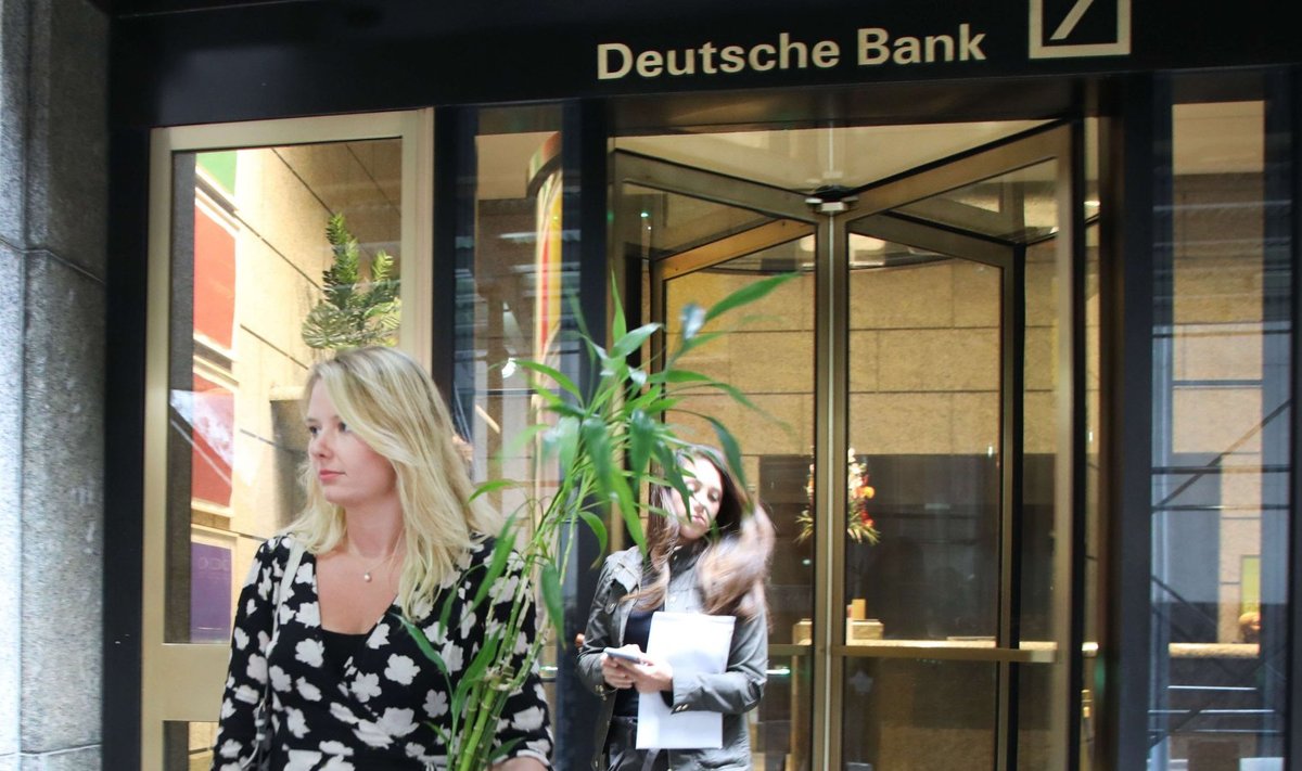 Deutsche Banki töötajad lahkuvad isiklike asjadega panga New Yorgi kontorist