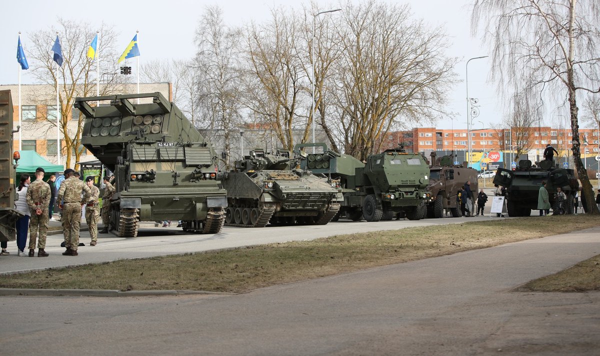 Союзники по НАТО показали военную технику в Силламяэ