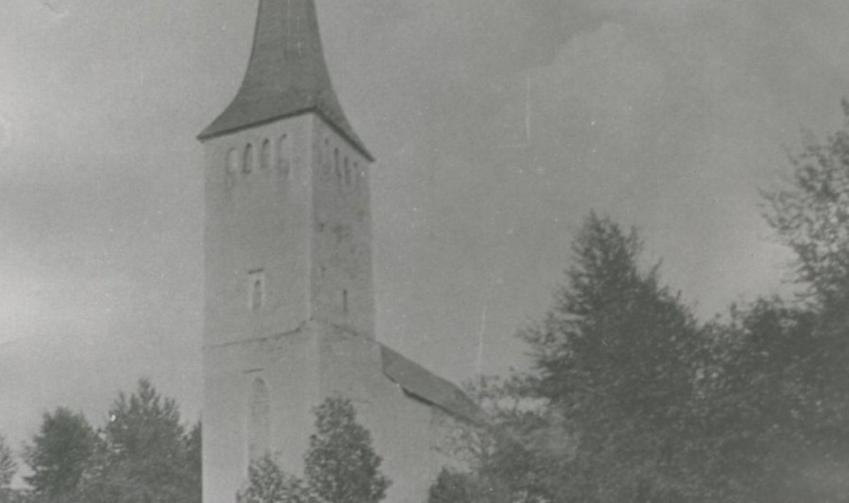 Ilmselt vanim foto Märjamaa kirikust ja vist üldse Märjamaast (umbes aastast 1895). Autor R. Guleke