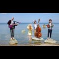 KUULA JA VAATA | Curly Strings avaldas uue muusikavideo, kus teevad kaasa Eesti armastatud näitlejad