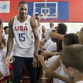 VIDEO: NBA äss jagab fännidele autogramme omapärases kohas