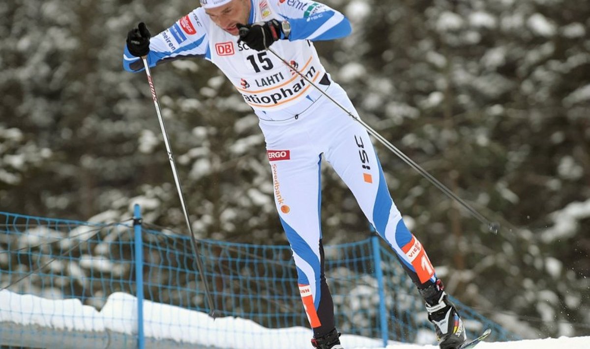 Andrus Veerpalu of Estonia skies to take the 6th place in the men's cross country 30 km pursuit event of the FIS World Cup Lahti Ski Games in Lahti on March 6, 2010. Ilia Chernousov finished third ahead of Vylegzhanin. AFP PHOTO - LEHTIKUVA / Pekka Sakki *** FINLAND OUT ***